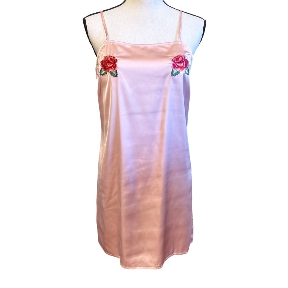 Honey Punch 90’s Style Light Pink Mini Slip Dress‎ with Embroidered Rose NWT